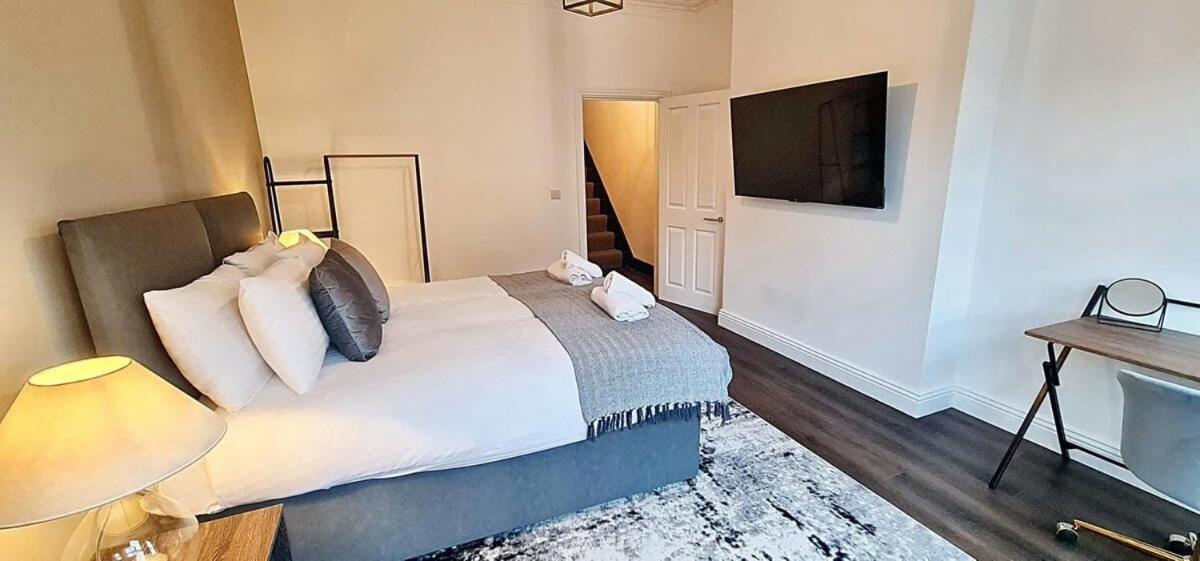 Stunning Luxury Spacious - 5 Bedrooms - Rest & Recharge In
