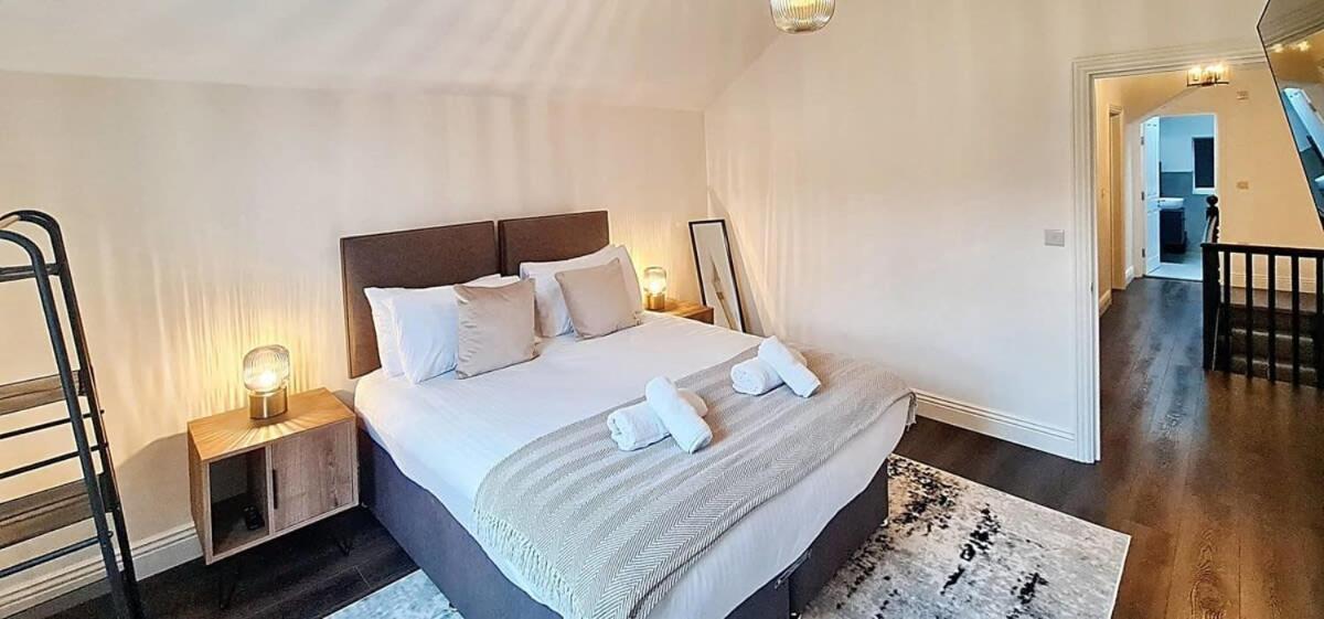 Stunning Luxury Spacious - 5 Bedrooms - Rest & Recharge In Manchester