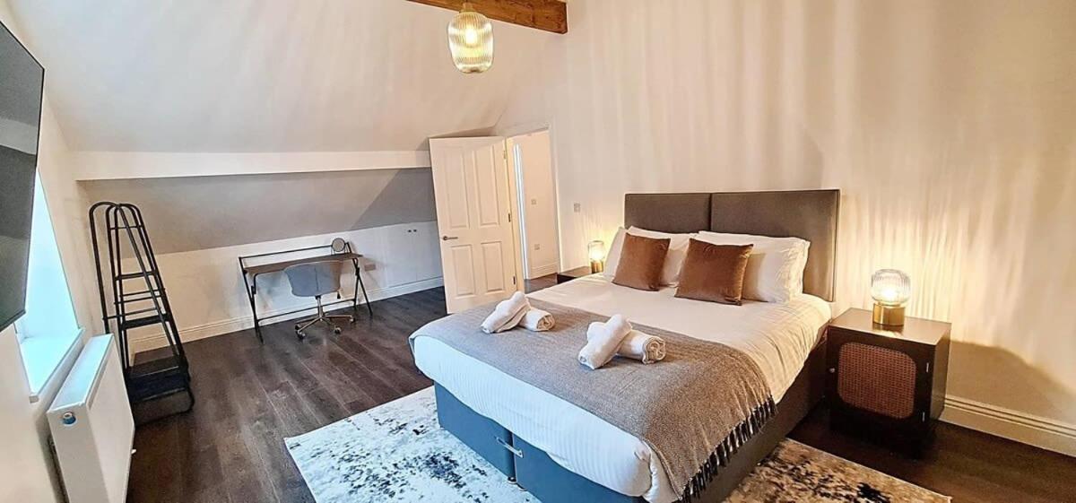 Stunning Luxury Spacious - 5 Bedrooms - Rest & Recharge In * Manchester