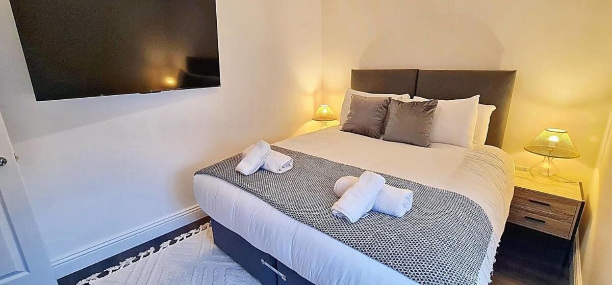 Stunning Luxury Spacious - 5 Bedrooms - Rest & Recharge In *