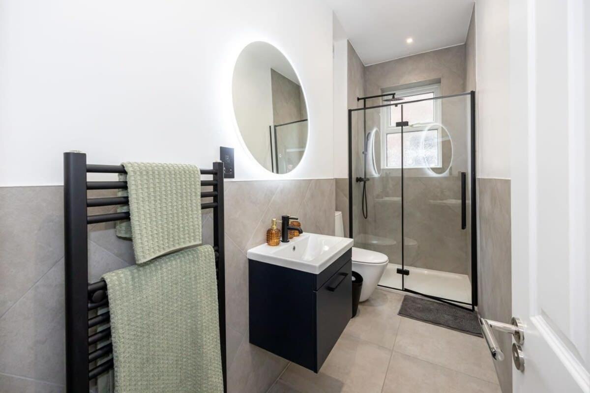 Stunning Luxury Spacious - 5 Bedrooms - Rest & Recharge In Manchester