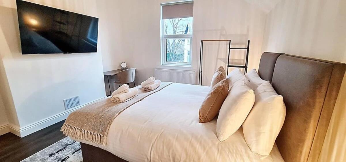 Stunning Luxury Spacious - 5 Bedrooms - Rest & Recharge In * Manchester