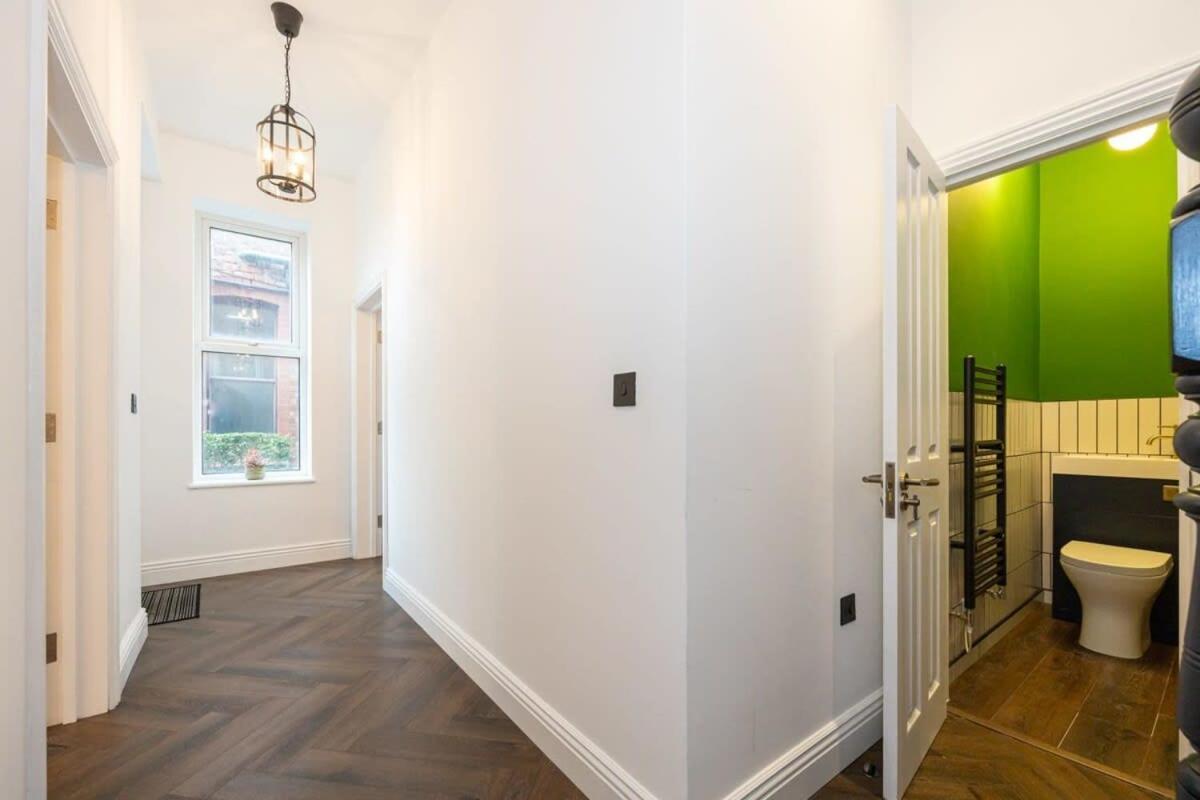 Stunning Luxury Spacious - 5 Bedrooms - Rest & Recharge In *