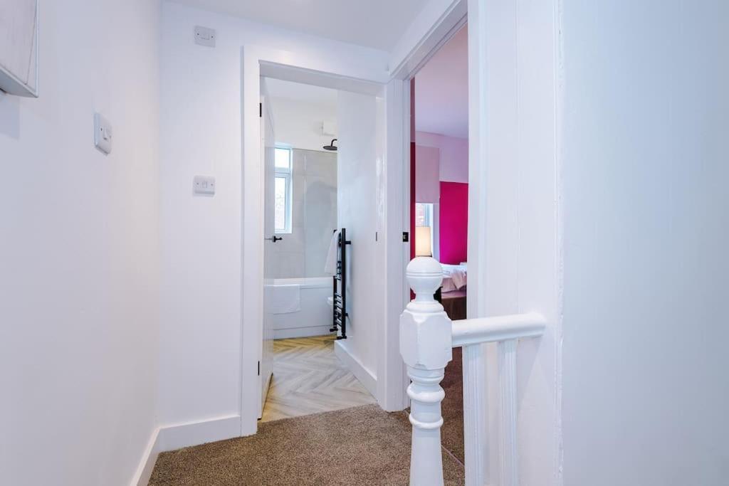 Trendy 3br Pad In Holiday home