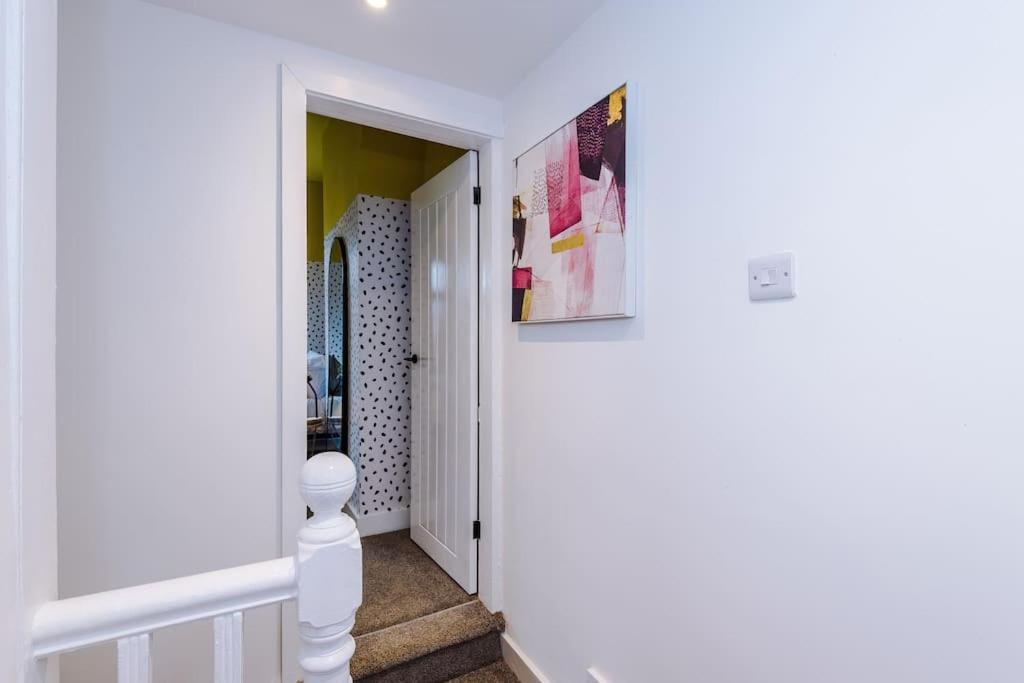 Trendy 3br Pad In Manchester