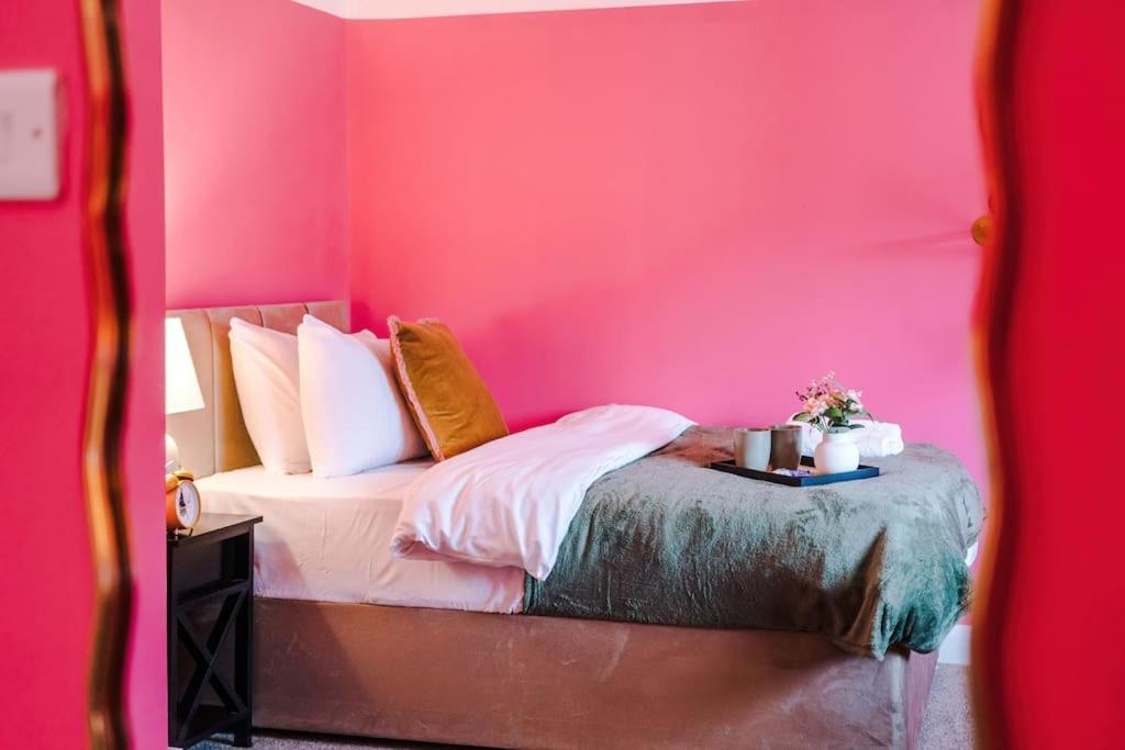 Trendy 3br Pad In *