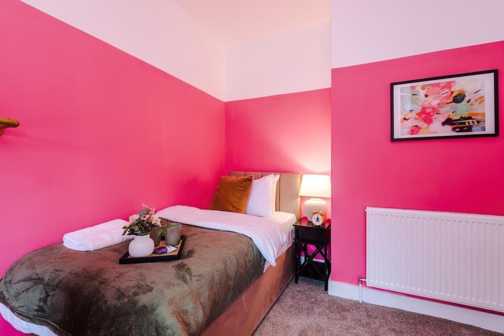 Trendy 3br Pad In Manchester