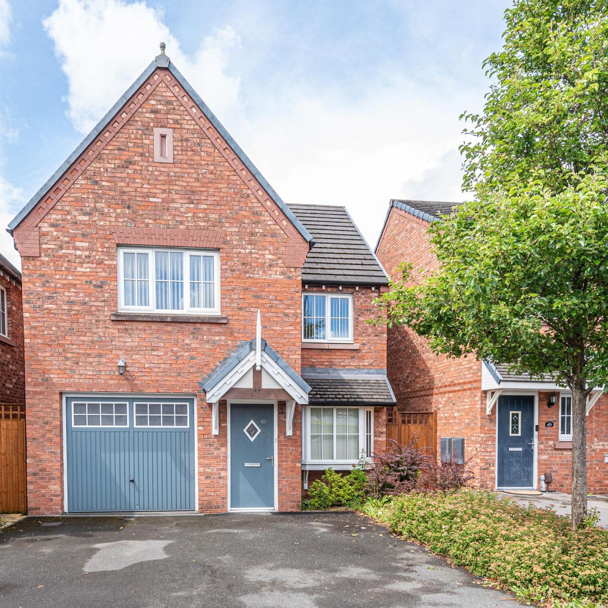 Boutique 4-bed House In - Games * Manchester