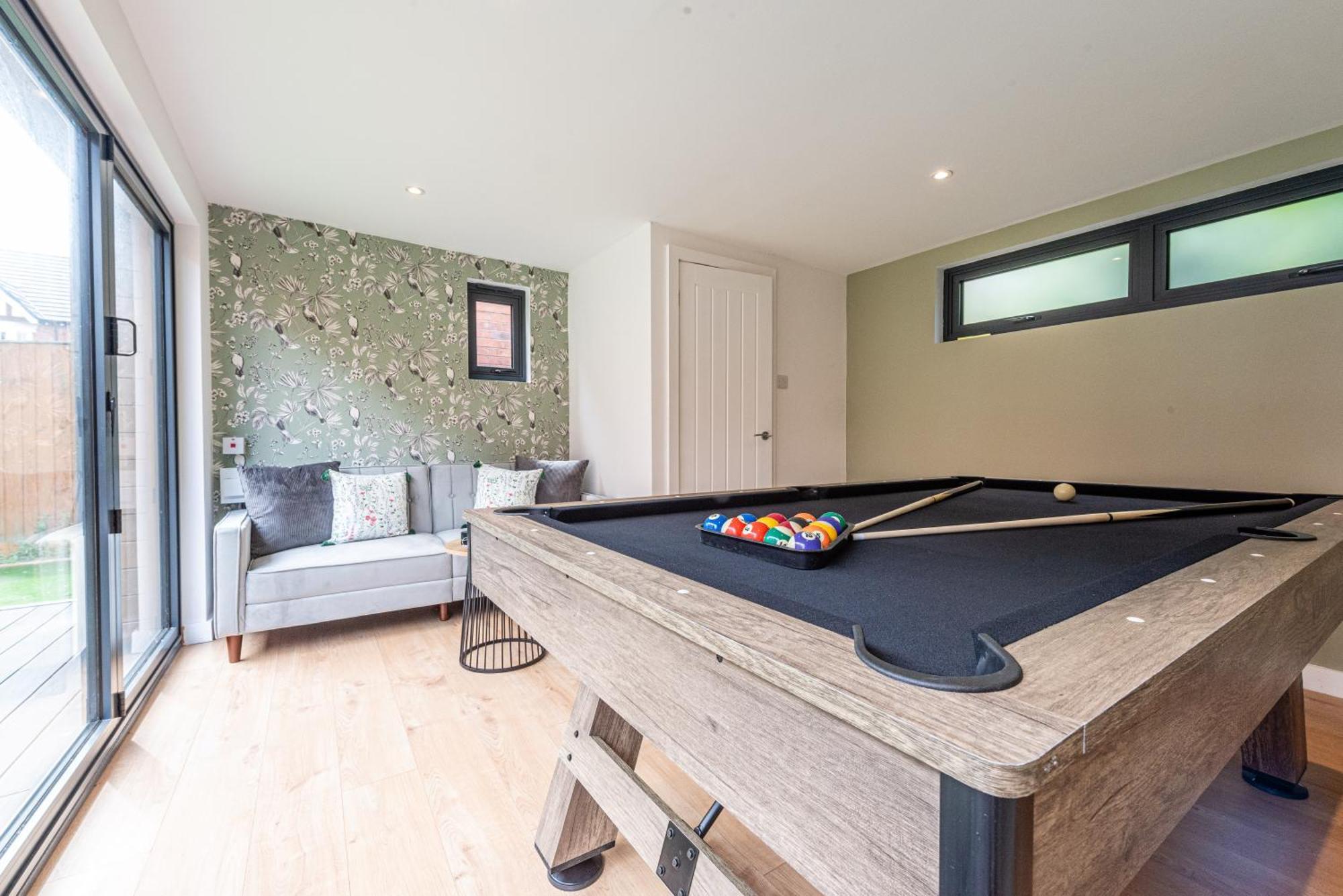 Boutique 4-bed House In - Games Holiday home