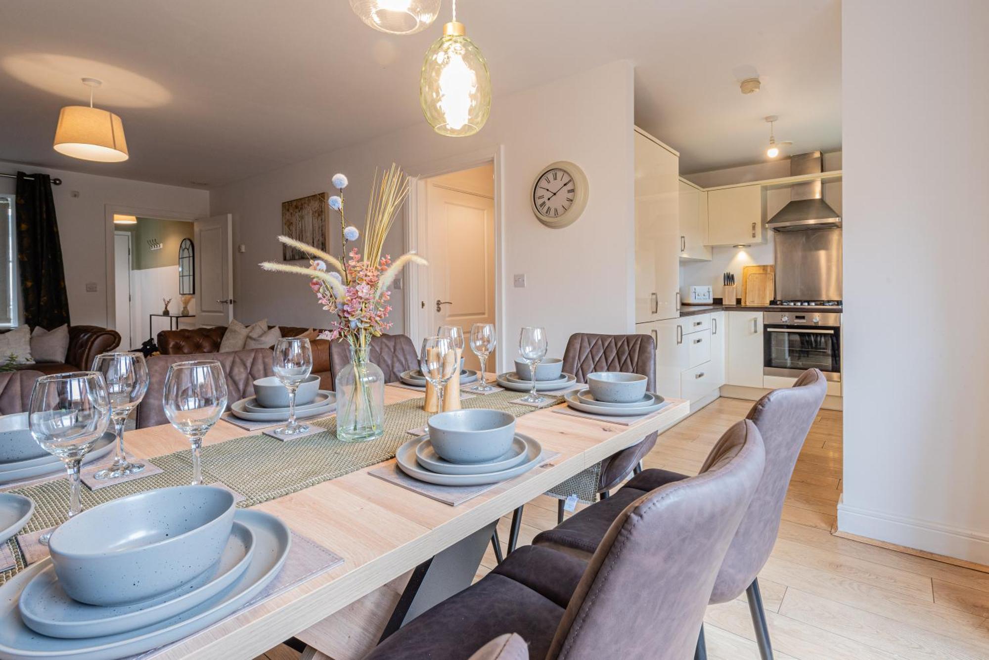 Boutique 4-bed House In - Games * Manchester