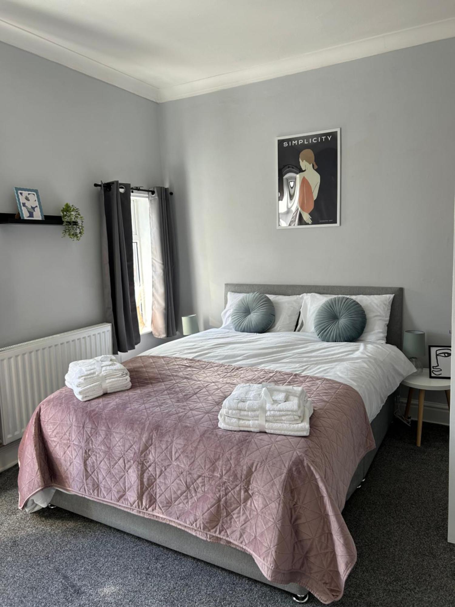 Superbly Located Terraced House Vakantiehuis Manchester