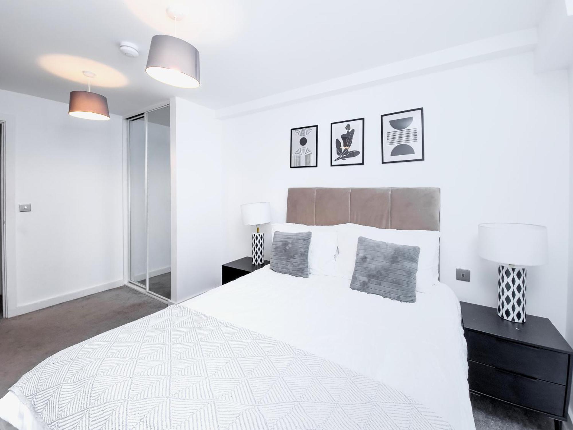 Apartment Cosy 2 Bed 2 Bath With Balcony In Salford *
