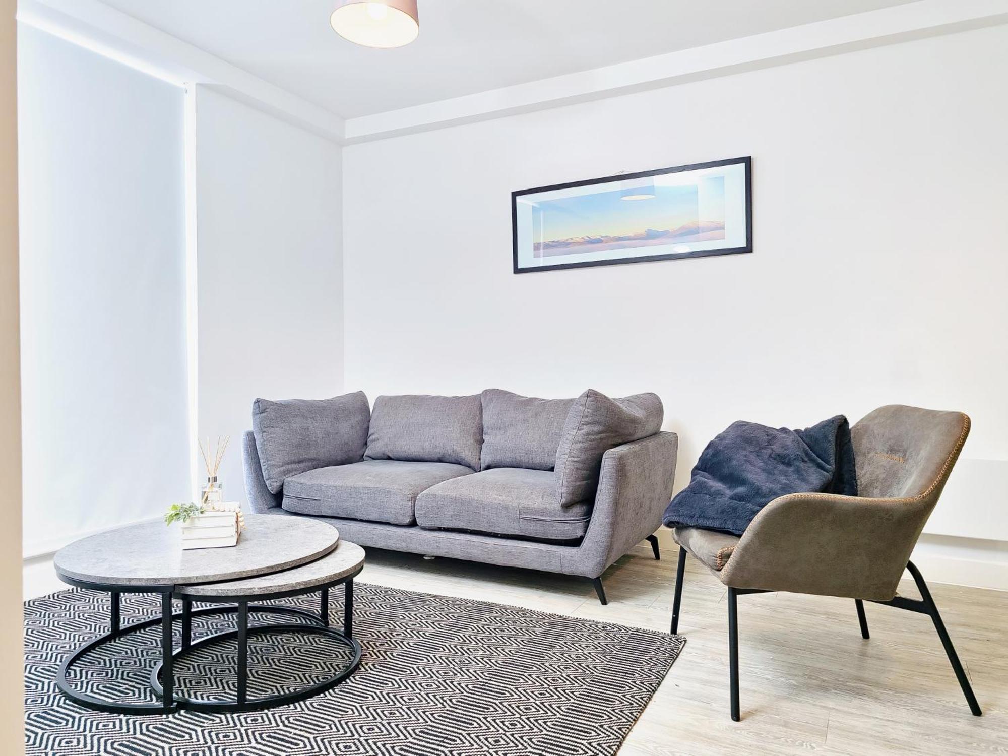 Apartment Cosy 2 Bed 2 Bath With Balcony In Salford *