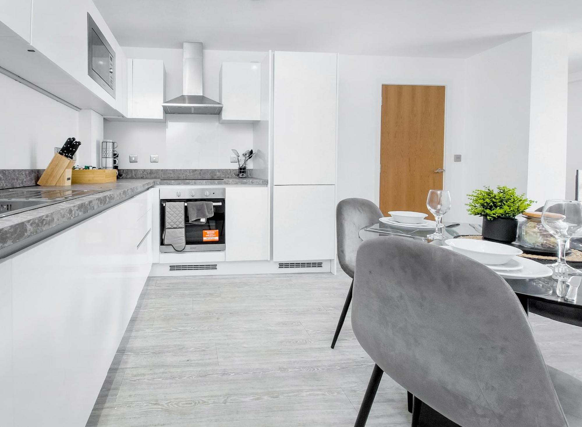 Cosy 2 Bed 2 Bath With Balcony In Salford * Manchester