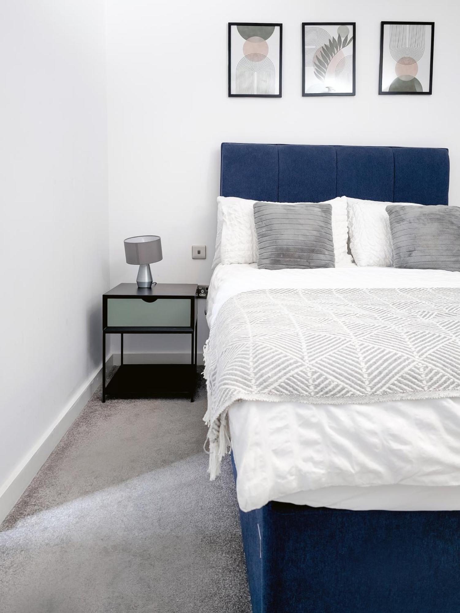 Cosy 2 Bed 2 Bath With Balcony In Salford * Manchester