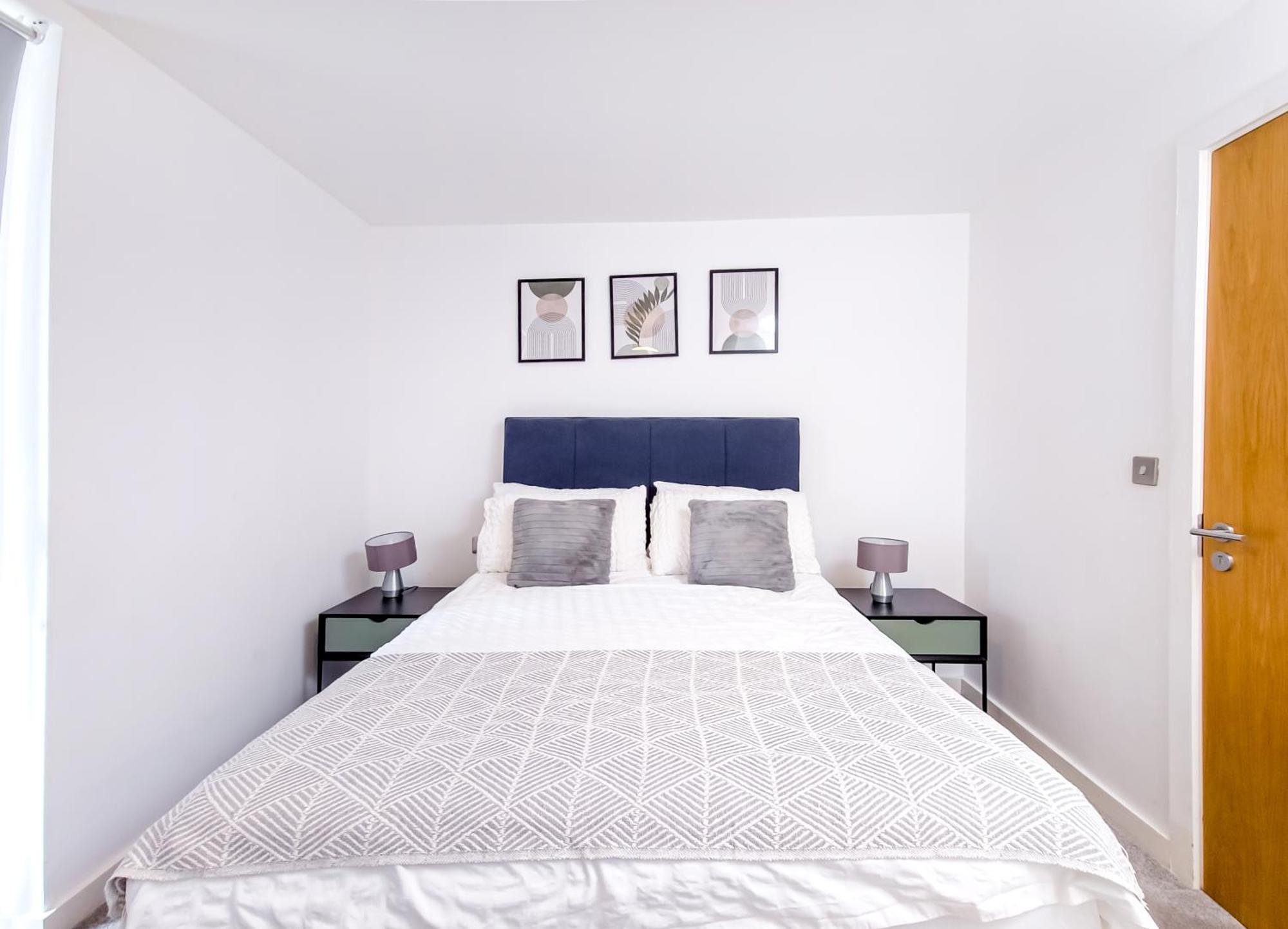 Cosy 2 Bed 2 Bath With Balcony In Salford * Manchester