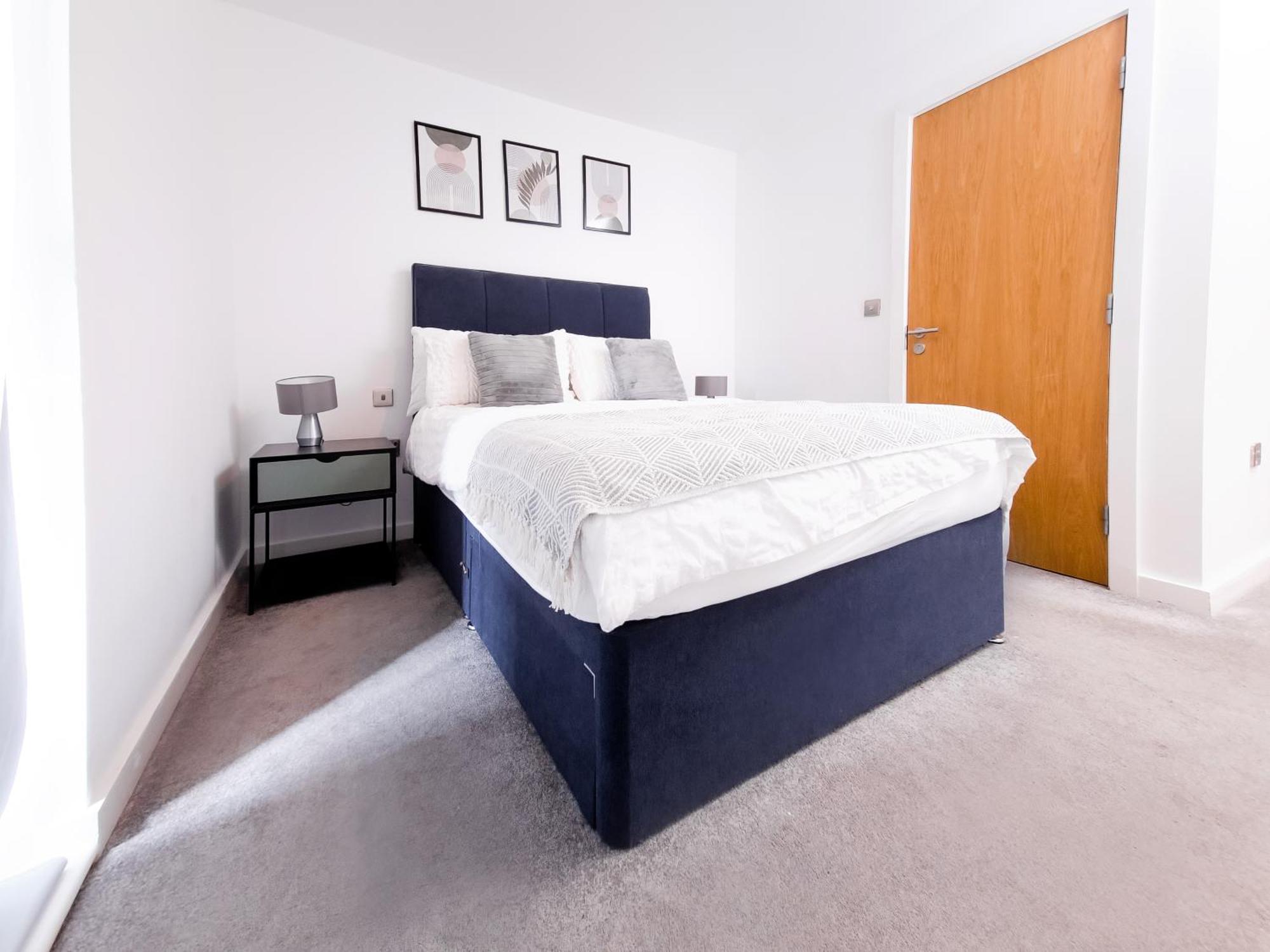 Apartment Cosy 2 Bed 2 Bath With Balcony In Salford