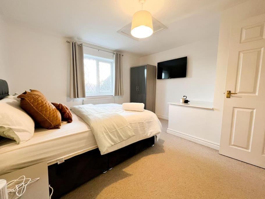 Simple House W- Free Parking By Airport - Free Drop-off * Manchester