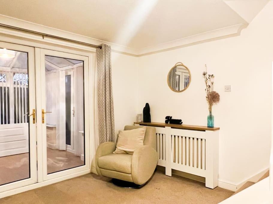 Simple House W- Free Parking By Airport - Free Drop-off * Manchester