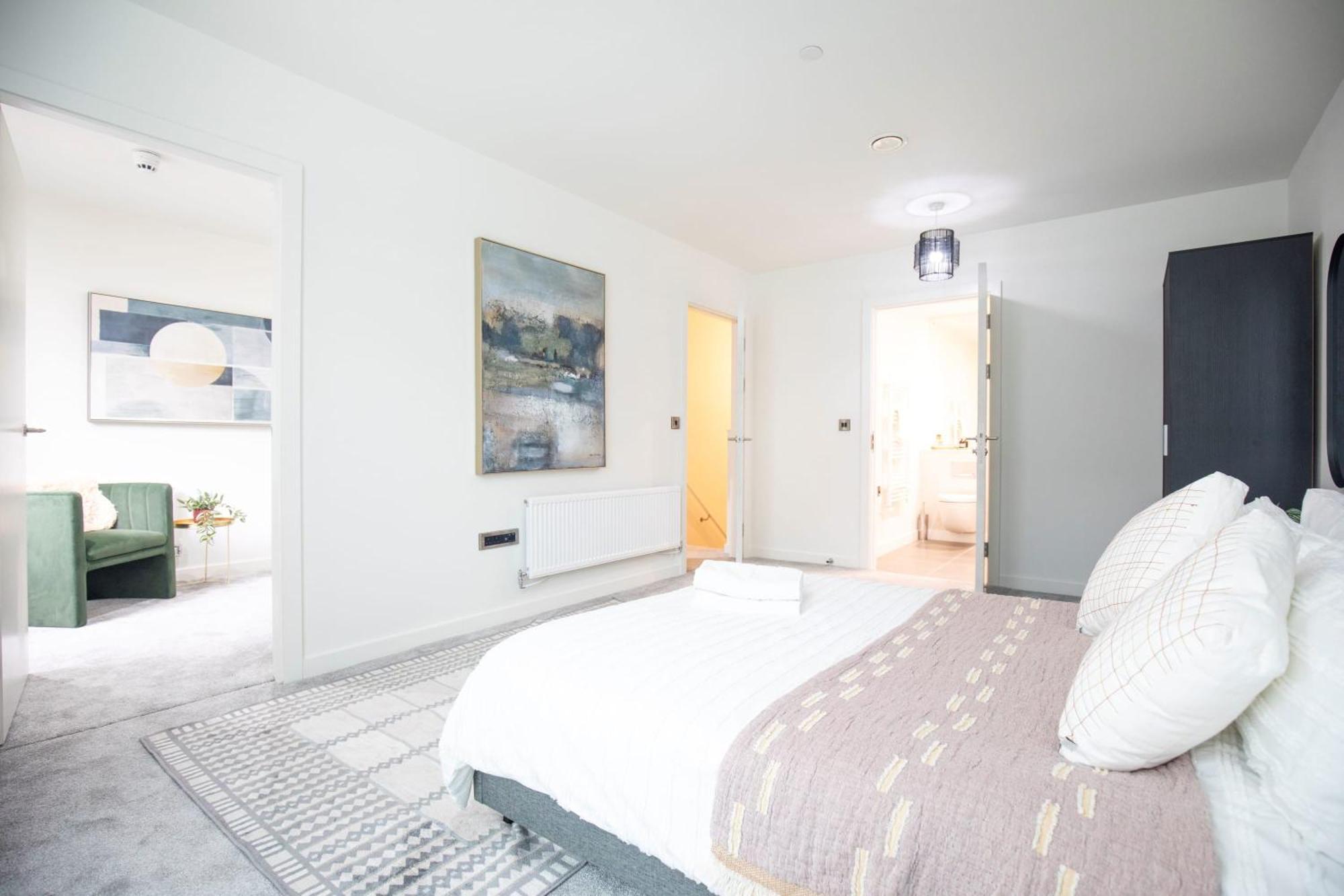 Luxury Free Parking Townhouse
