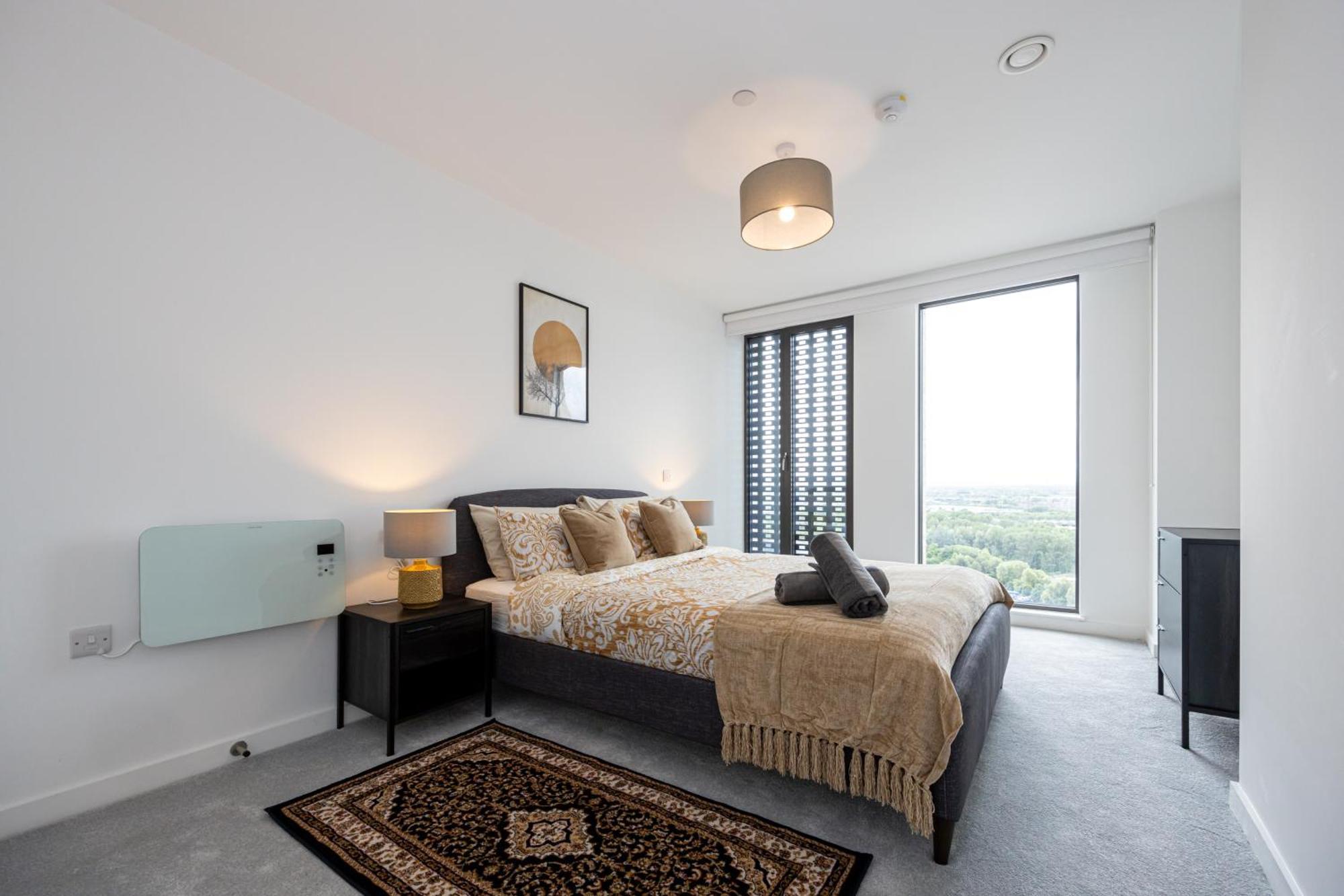 Royal Ebony By Asquare Lettings *