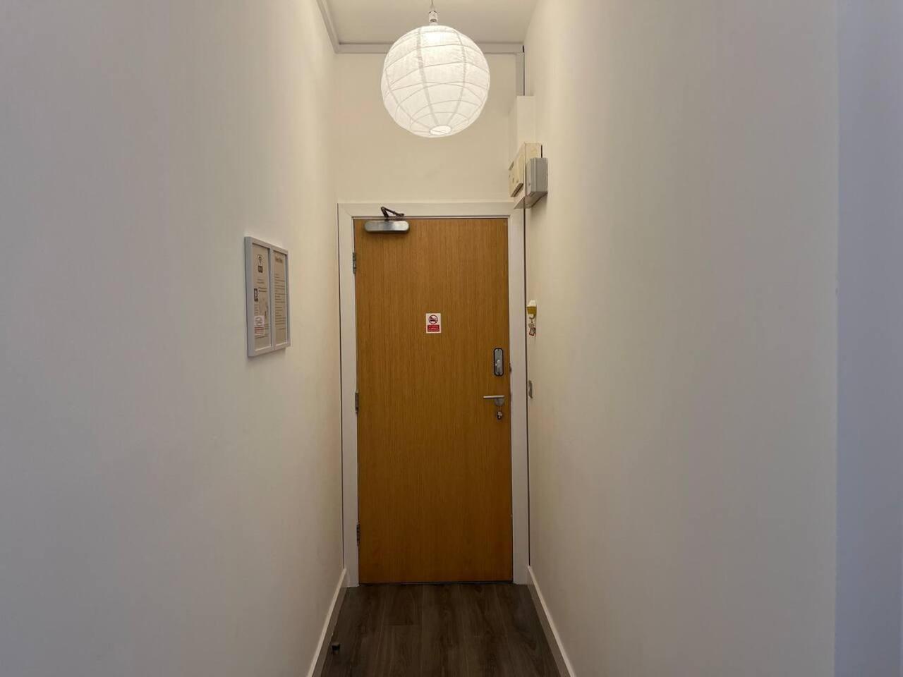 Lovely 2-bed In Apartment *