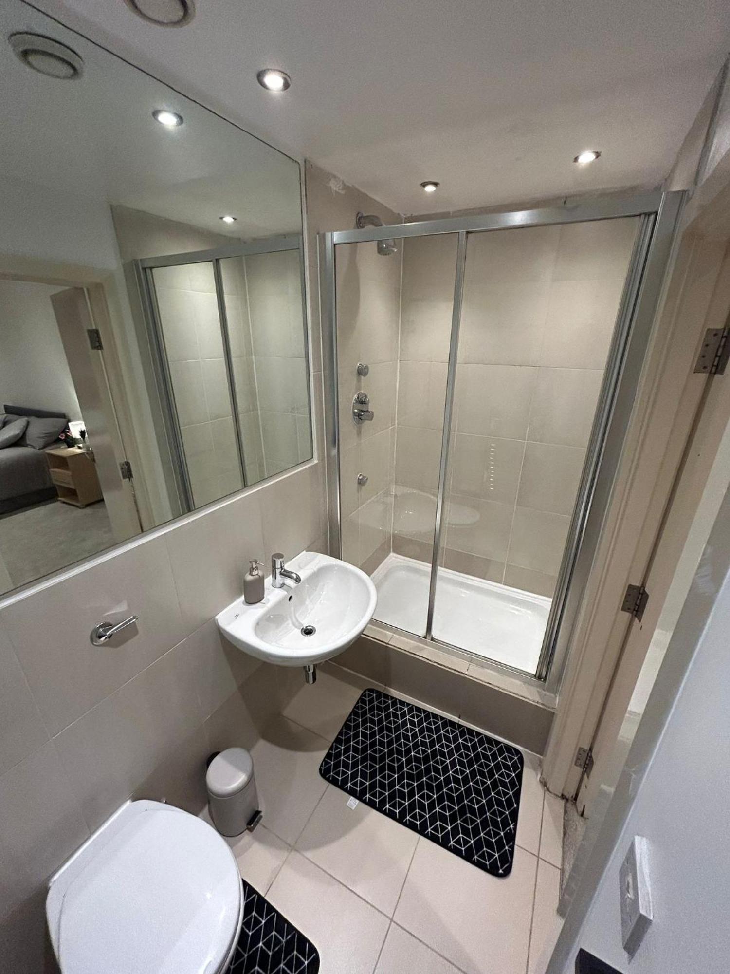 Luxury 2 Bedroom Centre With Free Parking