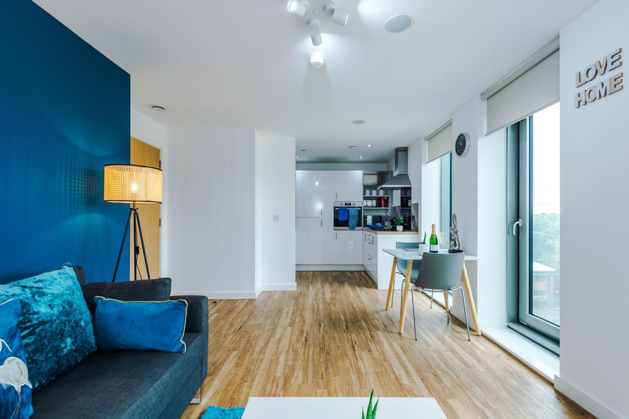 Lux Livin' - Luxury 2 Bed With Skyline View & 24 Hour Gym
