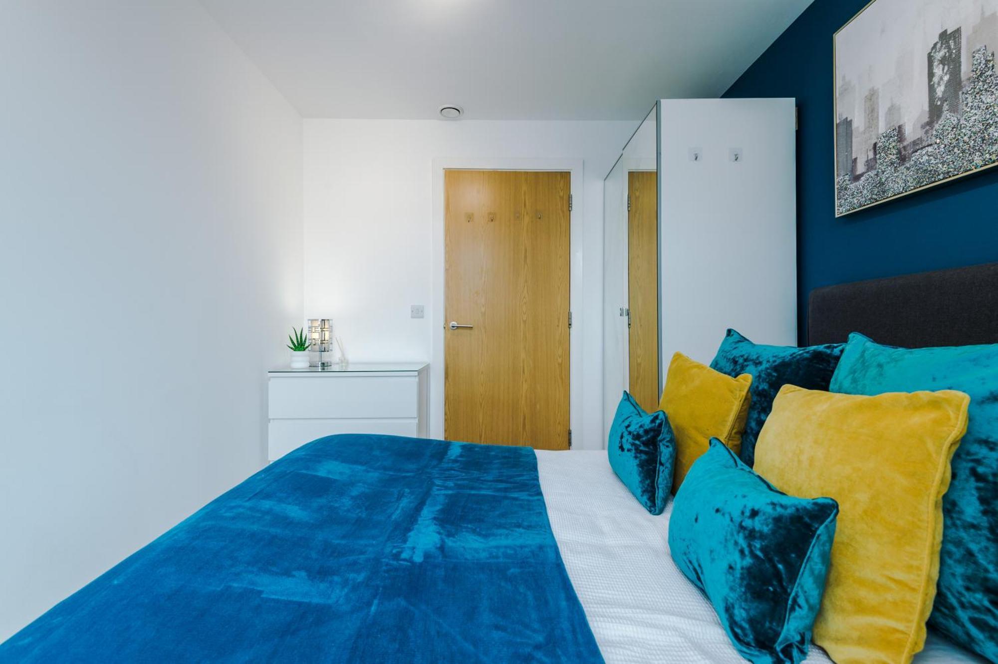 Lux Livin' - Luxury 2 Bed With Skyline View & 24 Hour Gym *