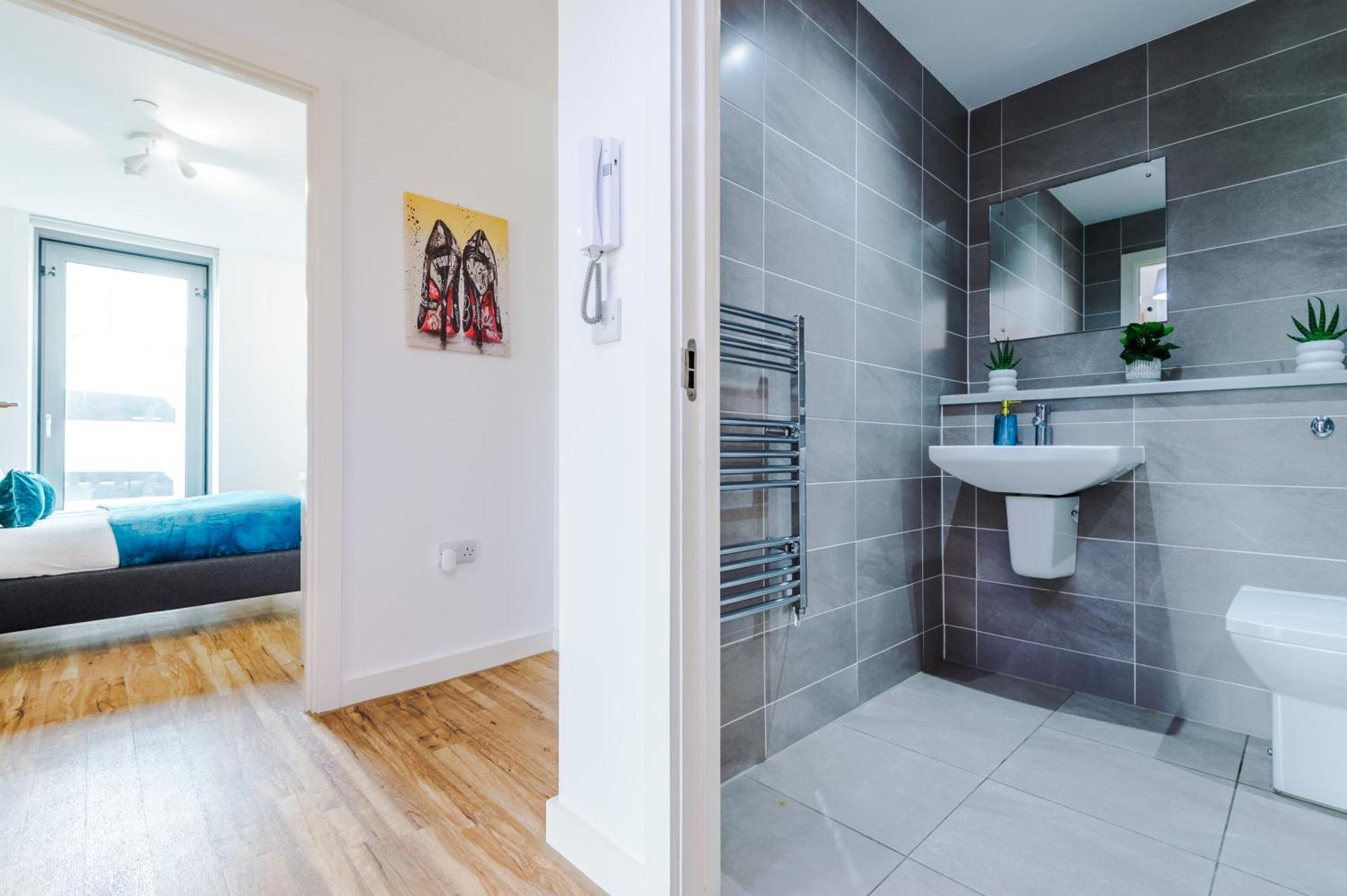 Lux Livin' - Luxury 2 Bed With Skyline View & 24 Hour Gym