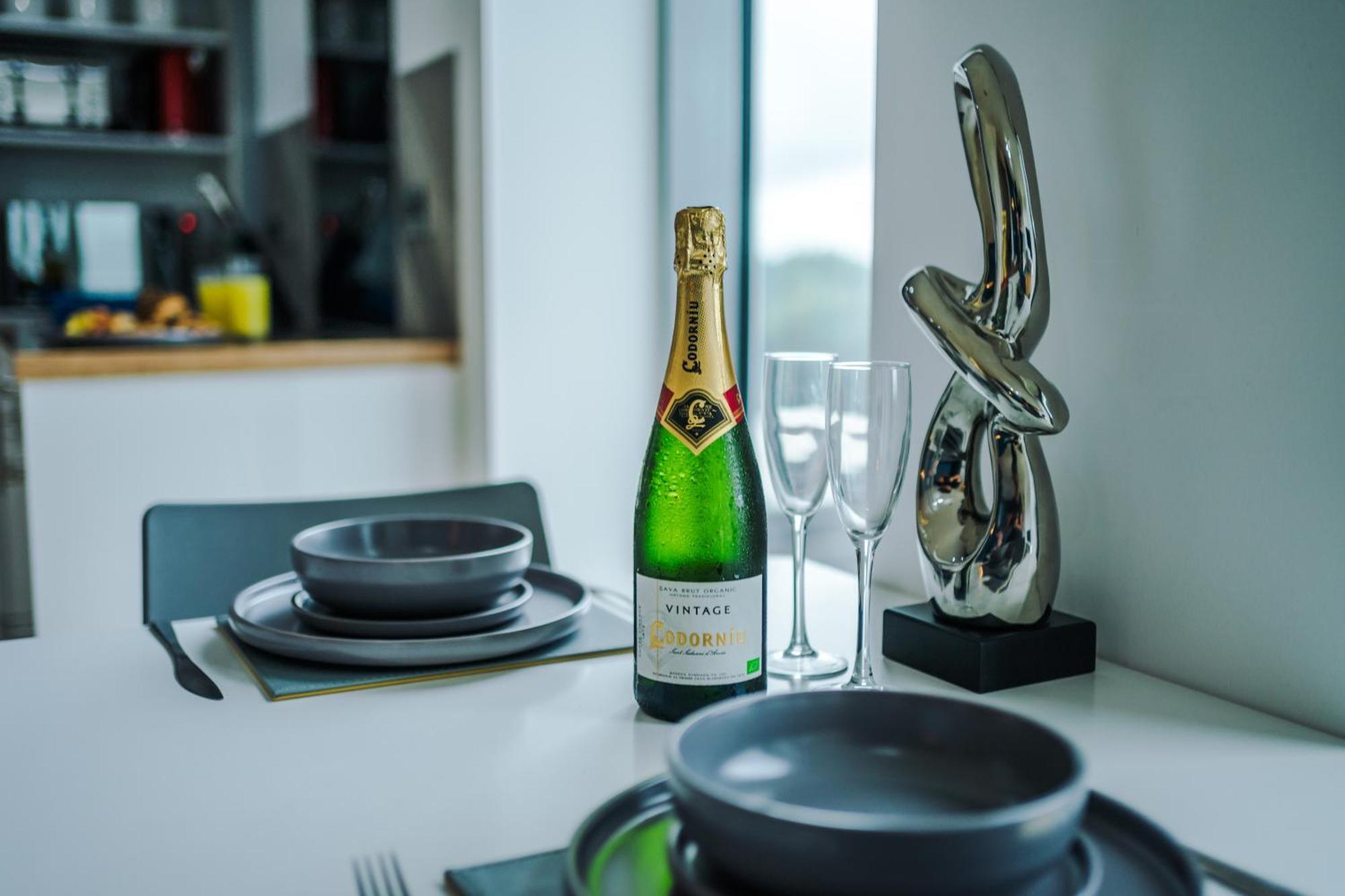 Lux Livin' - Luxury 2 Bed With Skyline View & 24 Hour Gym Appartement