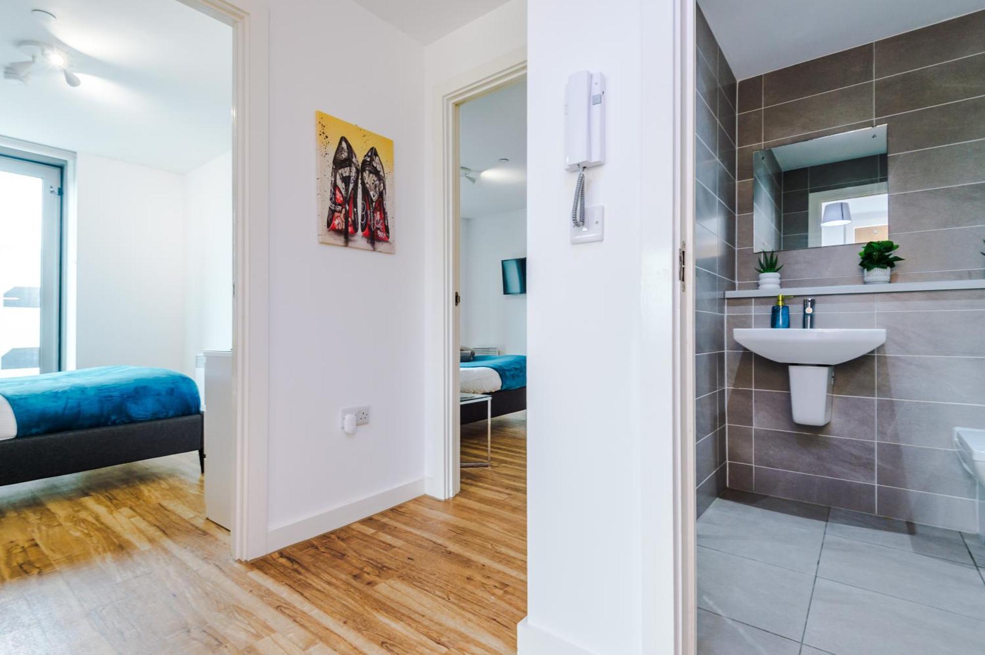 Lux Livin' - Luxury 2 Bed With Skyline View & 24 Hour Gym