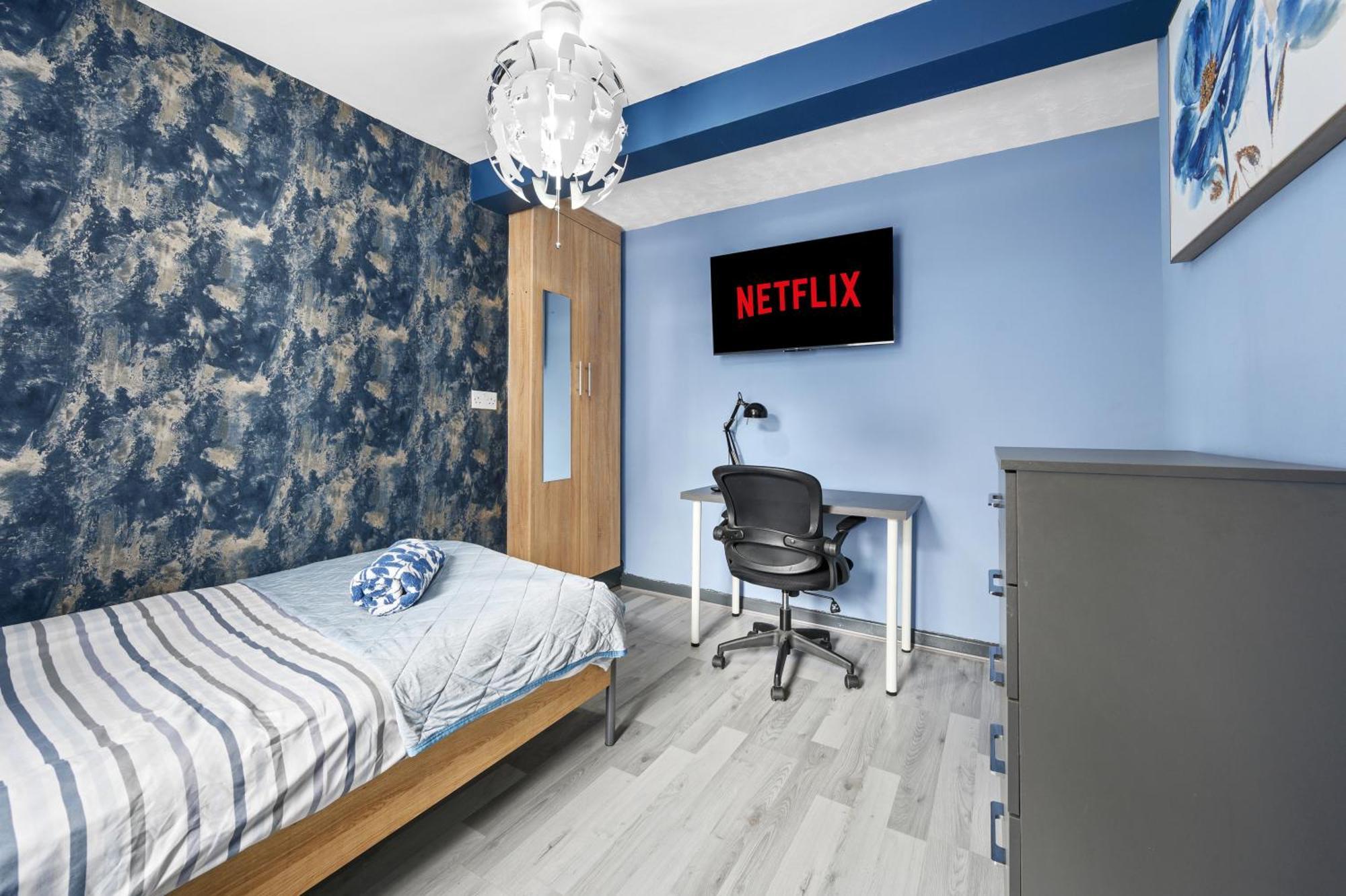 Private Retreat For 3 Near Centre *