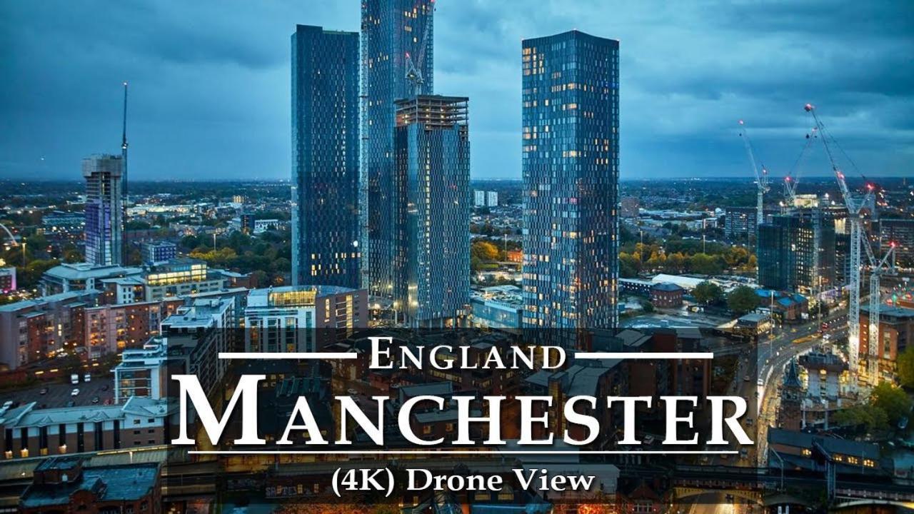 Holiday home The Upside Down House Near Coop Live Arena , Etihad And Mcr Centre Manchester