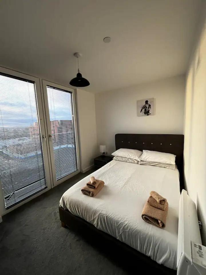 Old Trafford Penthouse Duplex - Steps From Mufc Apartment *