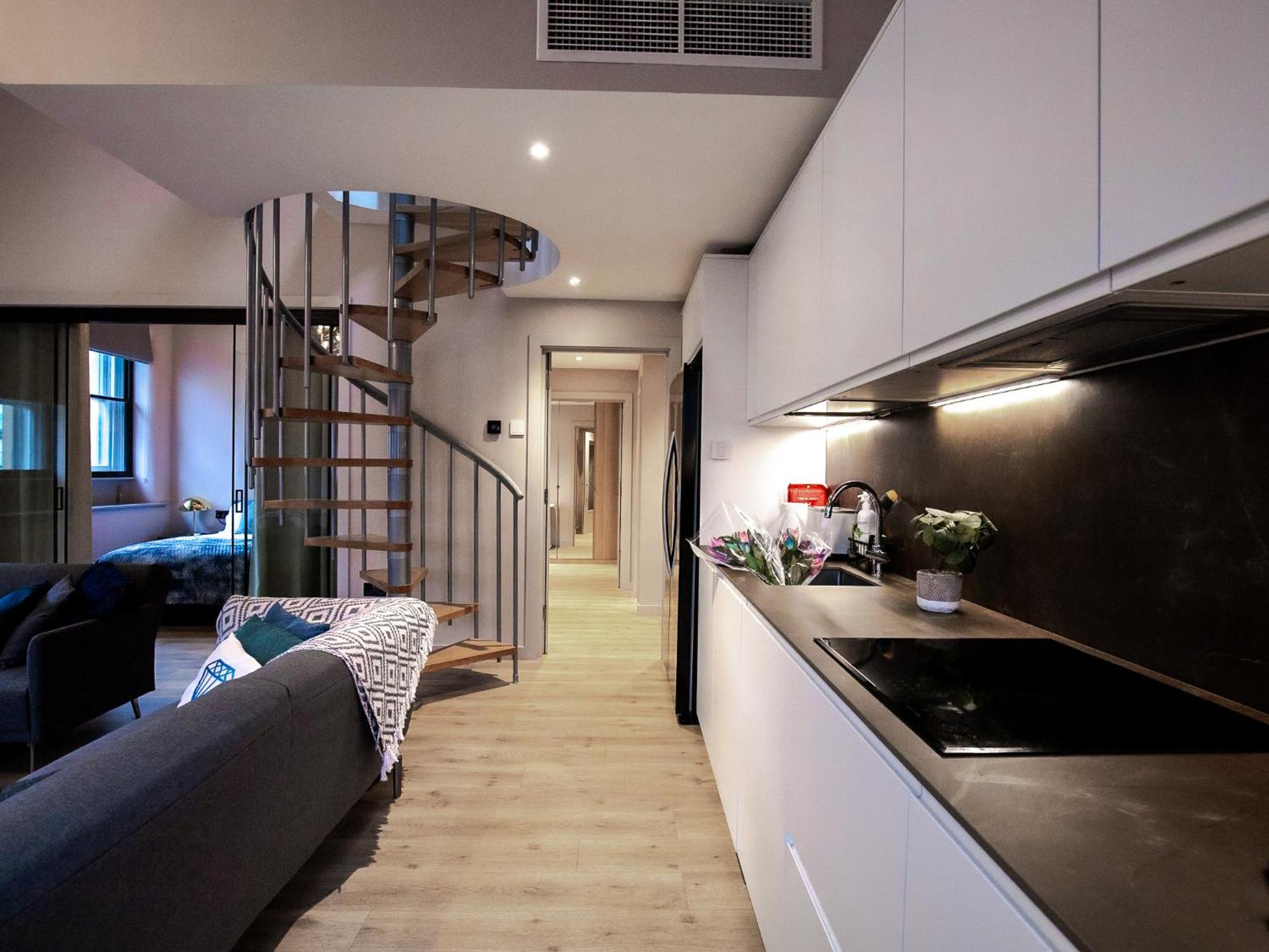M1 Centre 3 Bed 3 Bath Luxe Penthouse *