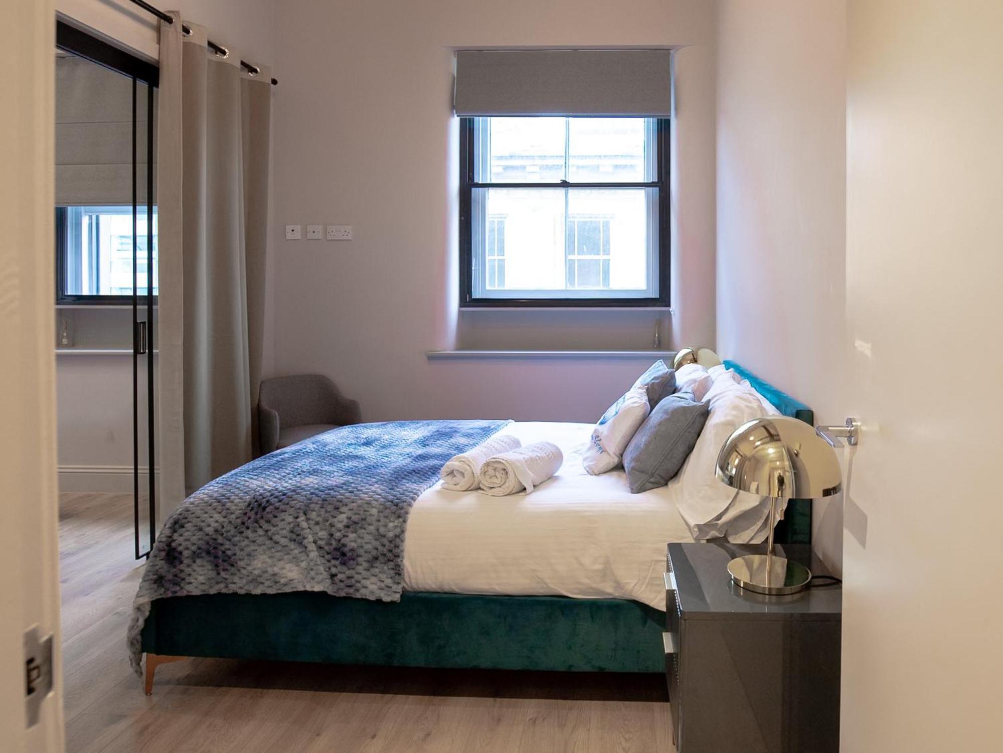 M1 Centre 3 Bed 3 Bath Luxe Penthouse Appartement