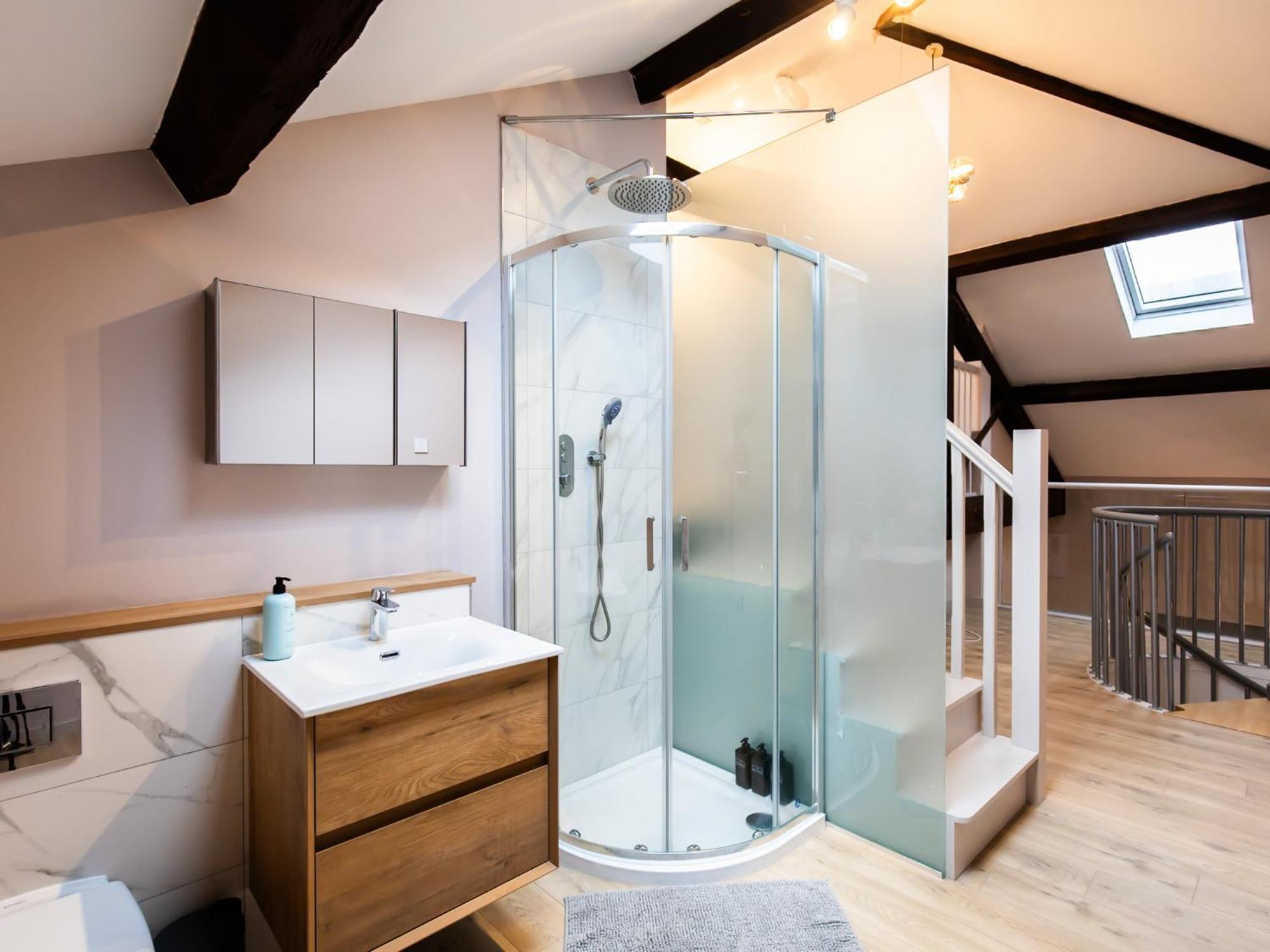M1 Centre 3 Bed 3 Bath Luxe Penthouse