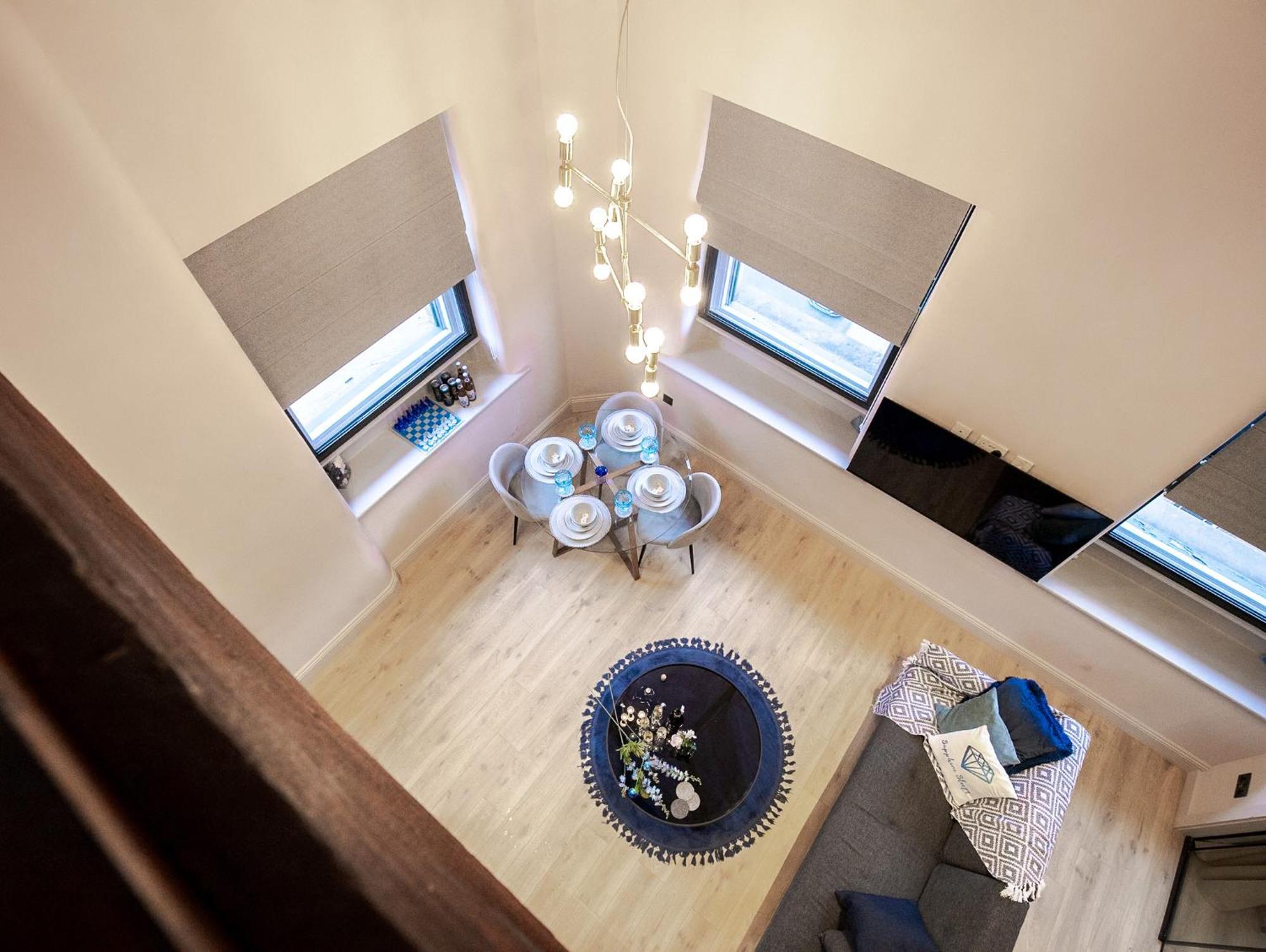 M1 Centre 3 Bed 3 Bath Luxe Penthouse