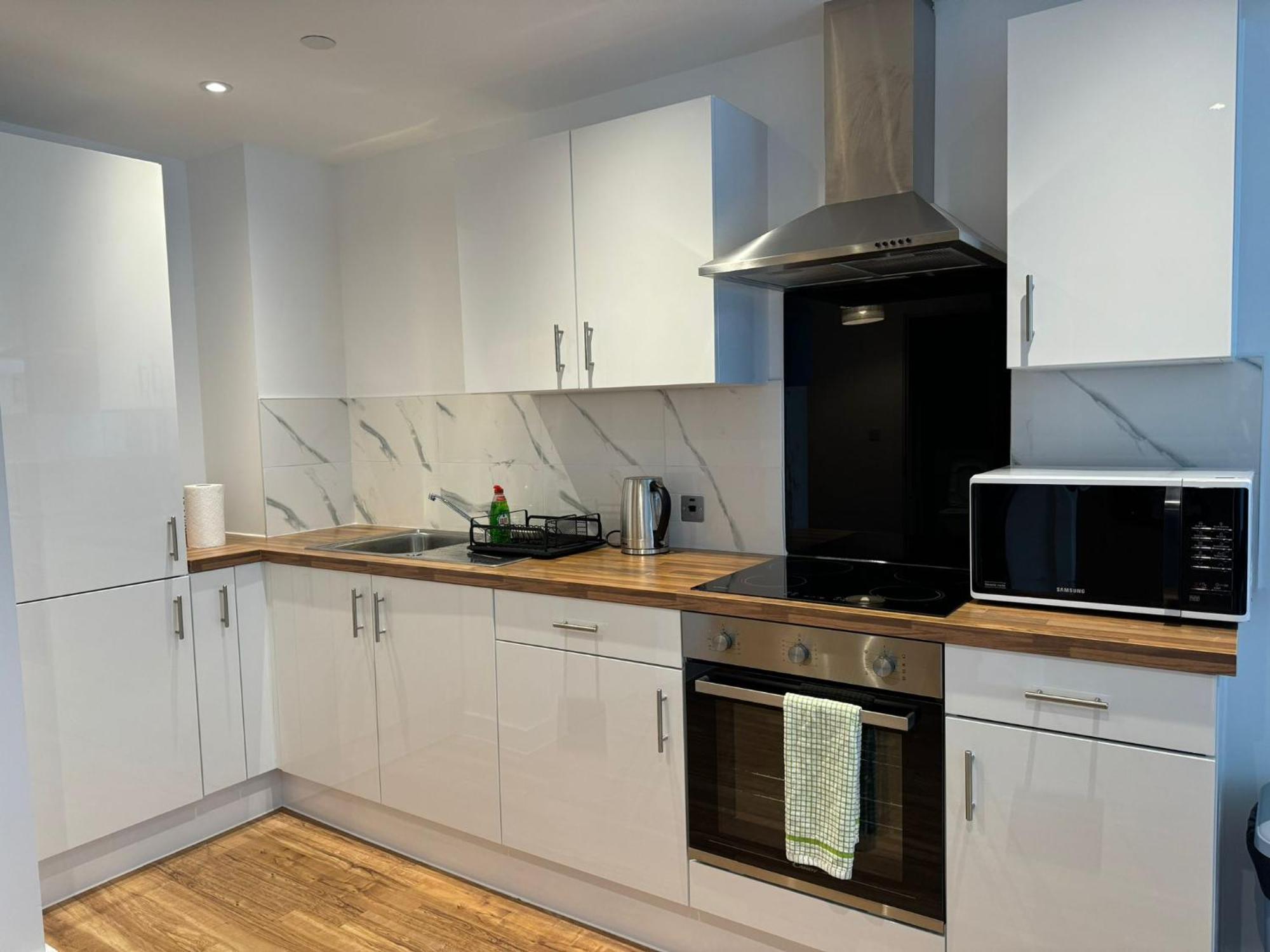 New Penthouse Height Flat, View Balcony, Free Gym & Minimalistic Apartment Manchester