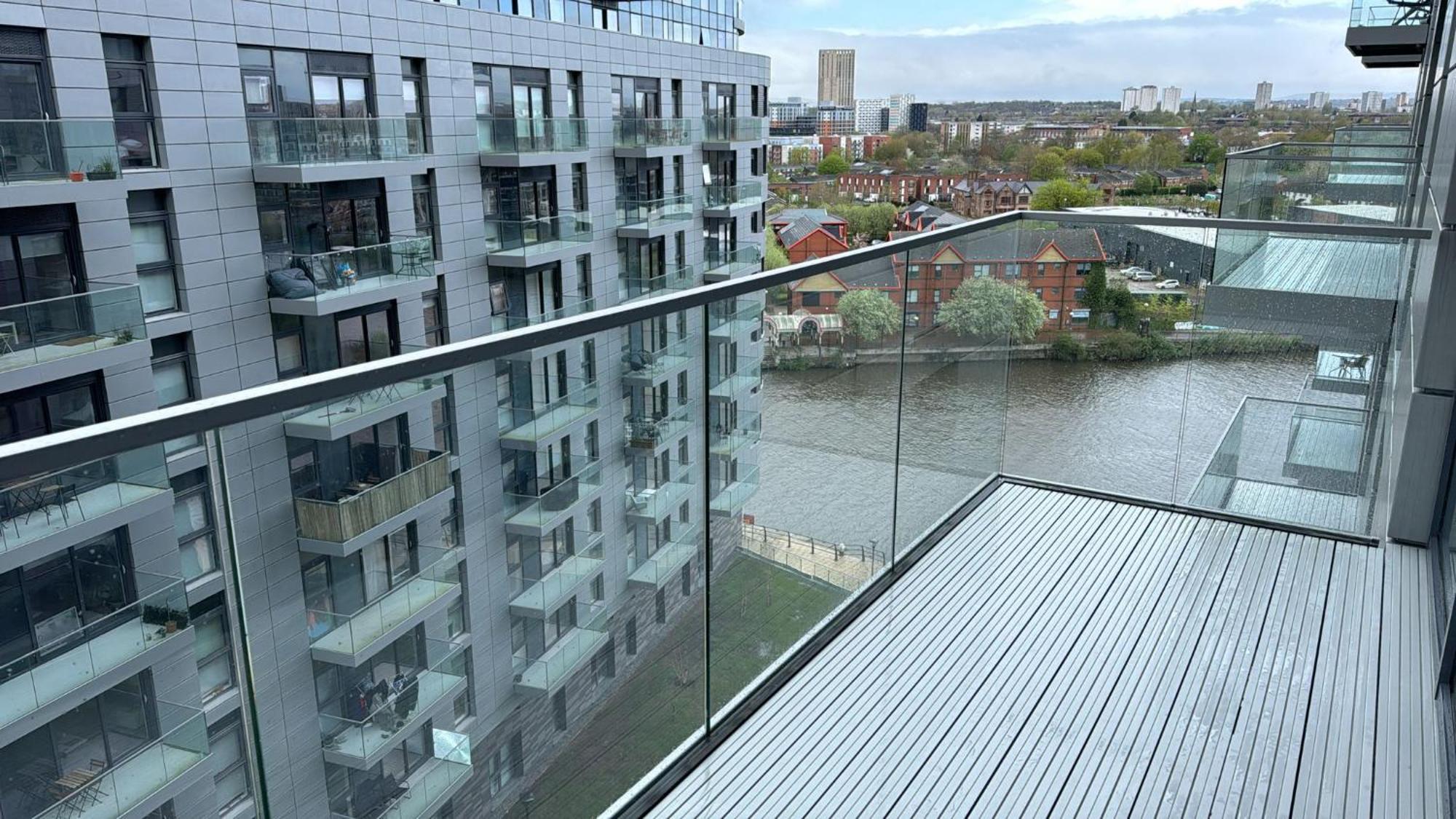 New Penthouse Height Flat, View Balcony, Free Gym & Minimalistic * Manchester