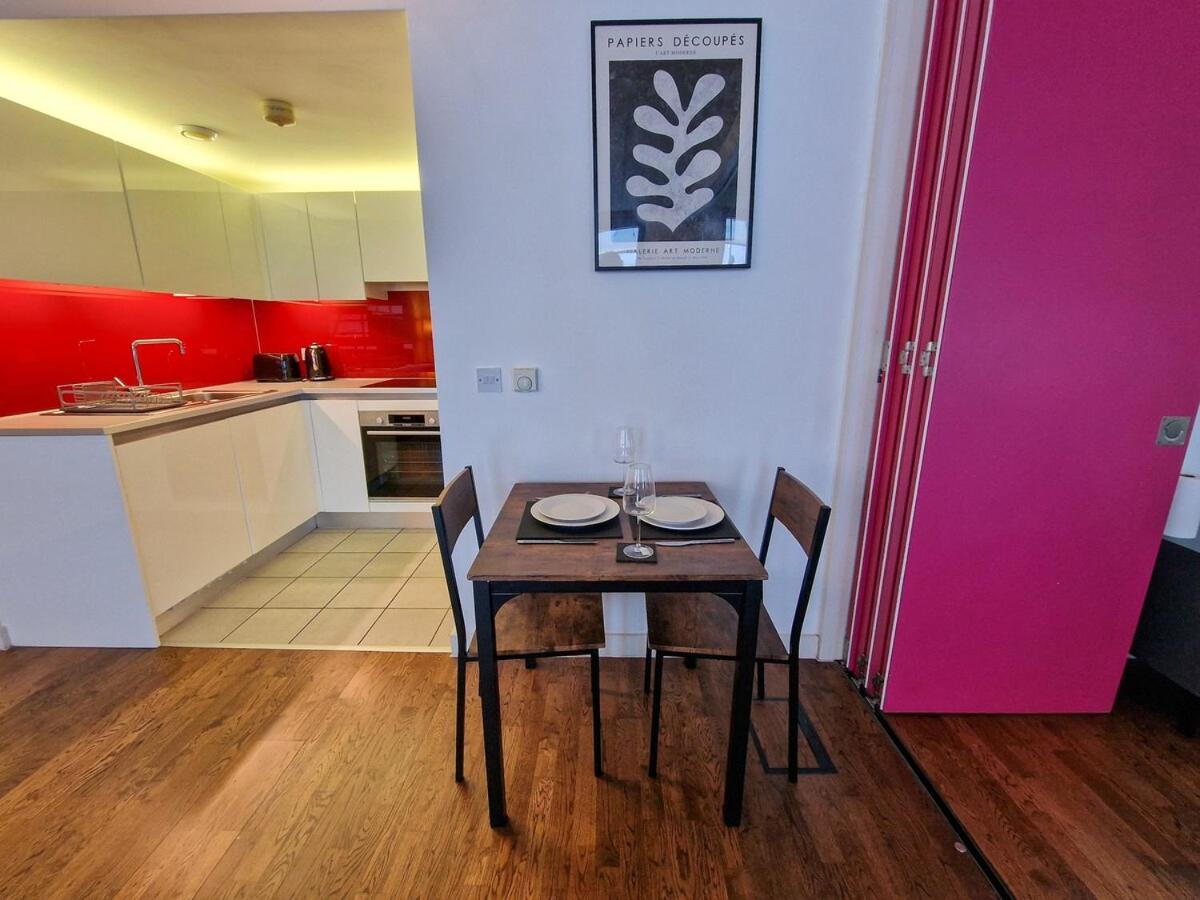 Stunning Canal Side Flat By Superhost
