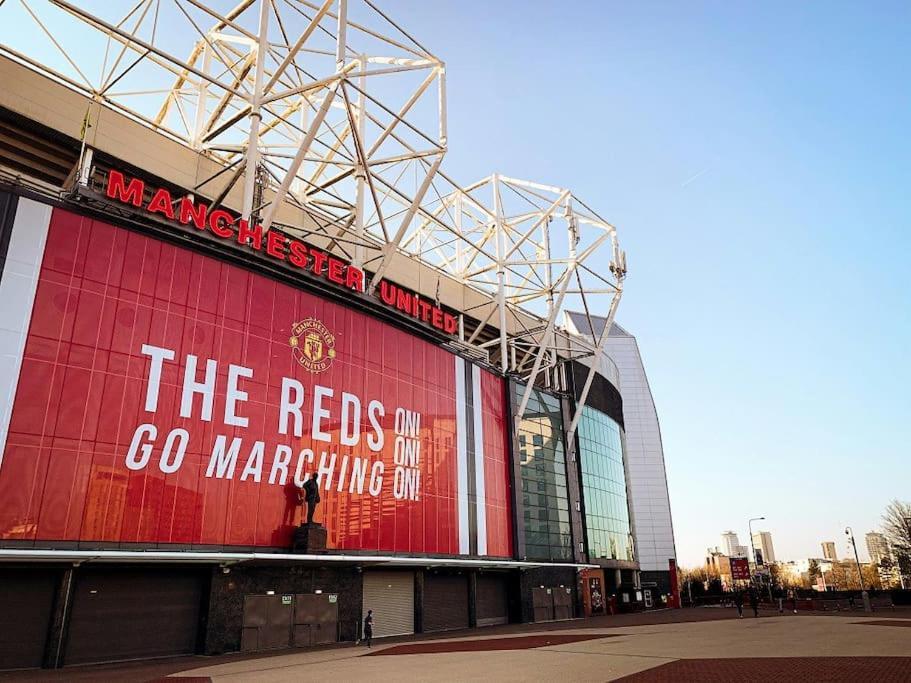 Modern Trafford 1br Apartment-free Parking-cinema *