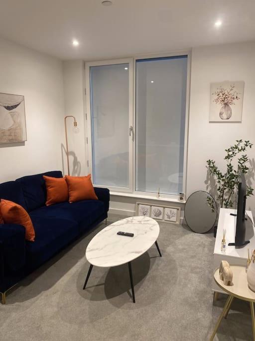Modern Trafford 1br Apartment-free Parking-cinema Appartement