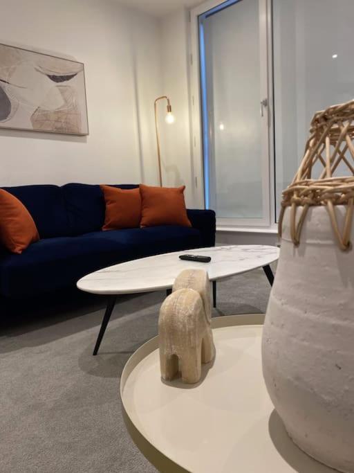 Modern Trafford 1br Apartment-free Parking-cinema Appartement