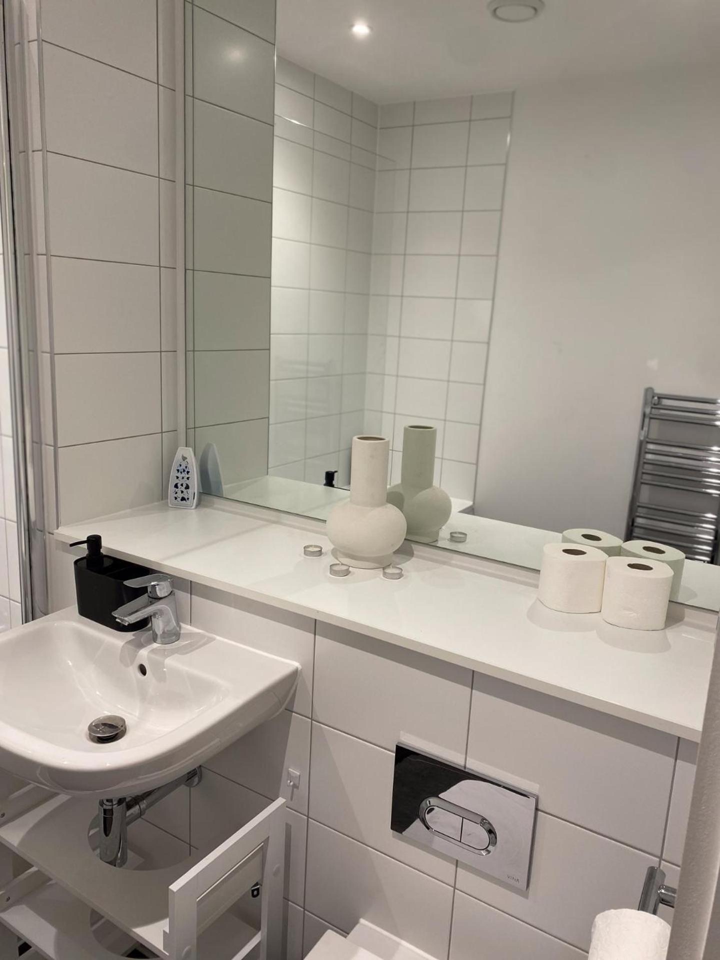 Terrace Retreat-cinema & Free Parking *