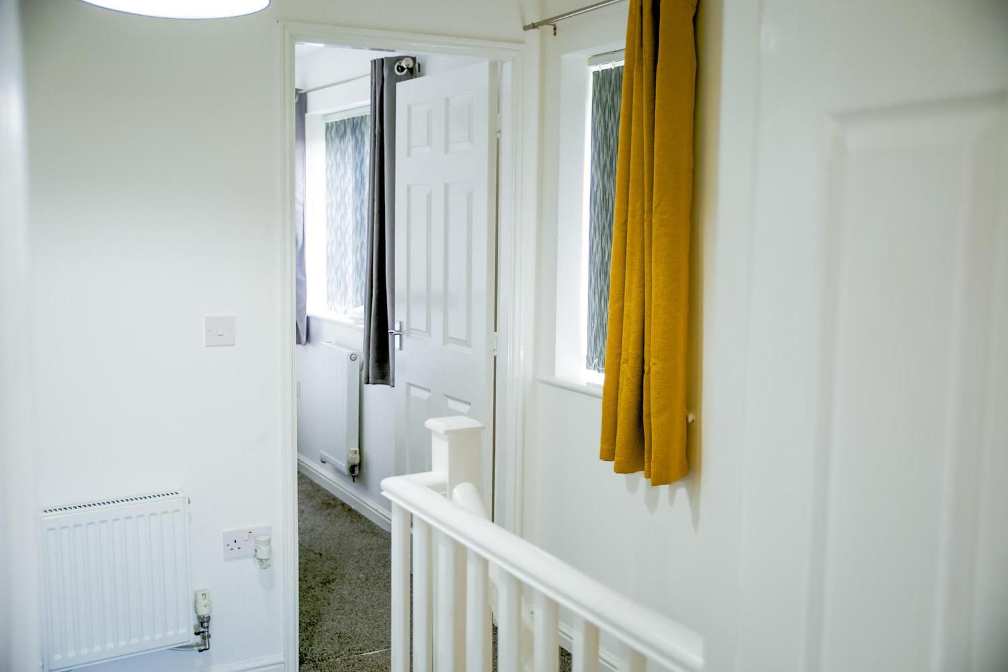 The Wynne House - 3 Bedroom Luxury House With 5 Beds & Free Parking Near Centre, And A Walking Distance To The Etihad Stadium & Coop Live Arena Vakantiehuis