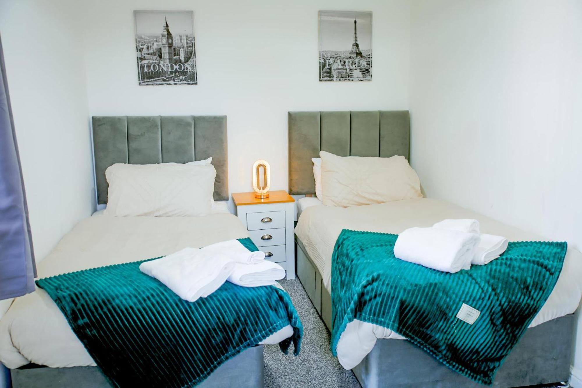 Vakantiehuis The Wynne House - 3 Bedroom Luxury House With 5 Beds & Free Parking Near Centre, And A Walking Distance To The Etihad Stadium & Coop Live Arena *