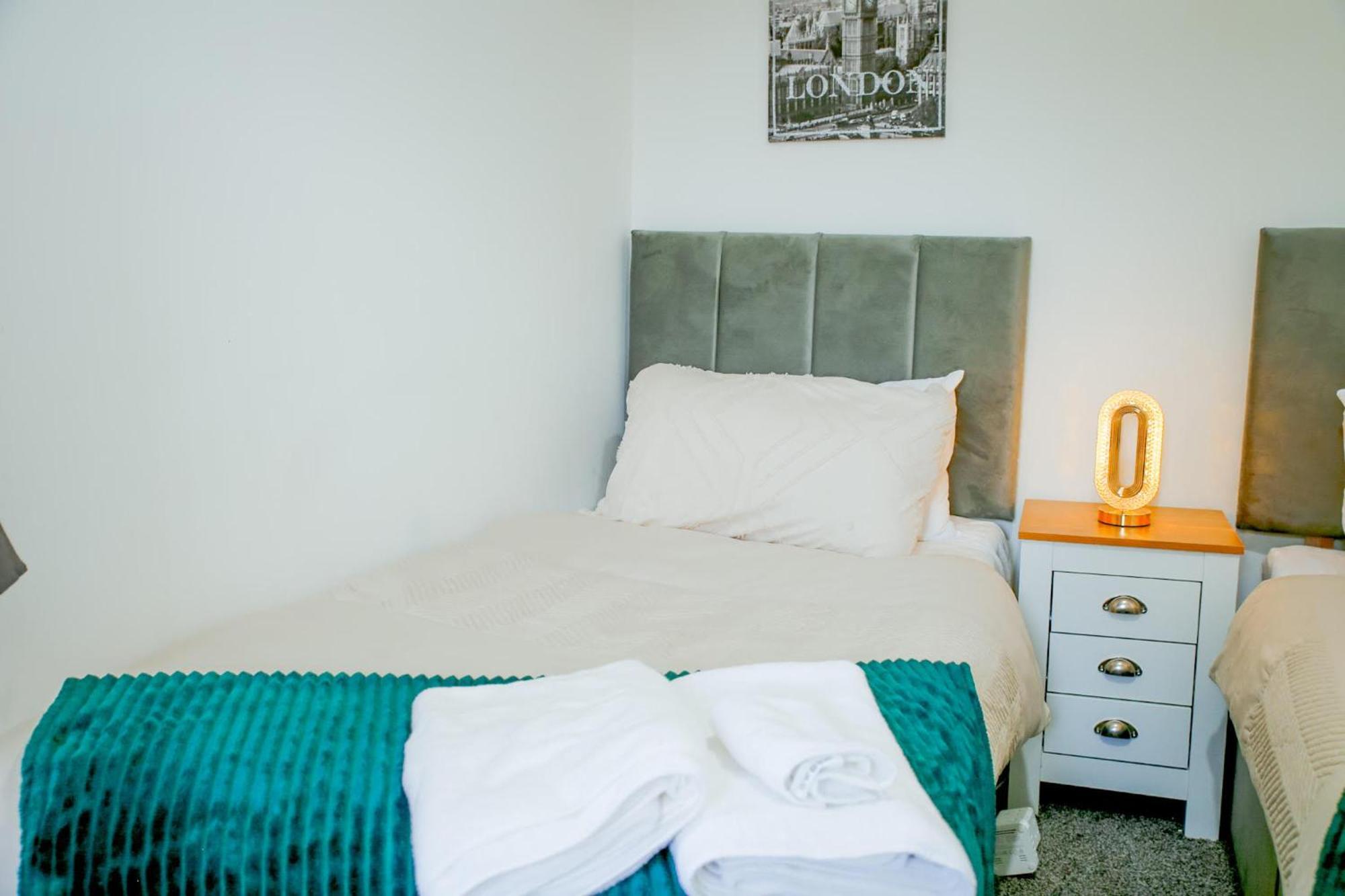 Vakantiehuis The Wynne House - 3 Bedroom Luxury House With 5 Beds & Free Parking Near Centre, And A Walking Distance To The Etihad Stadium & Coop Live Arena