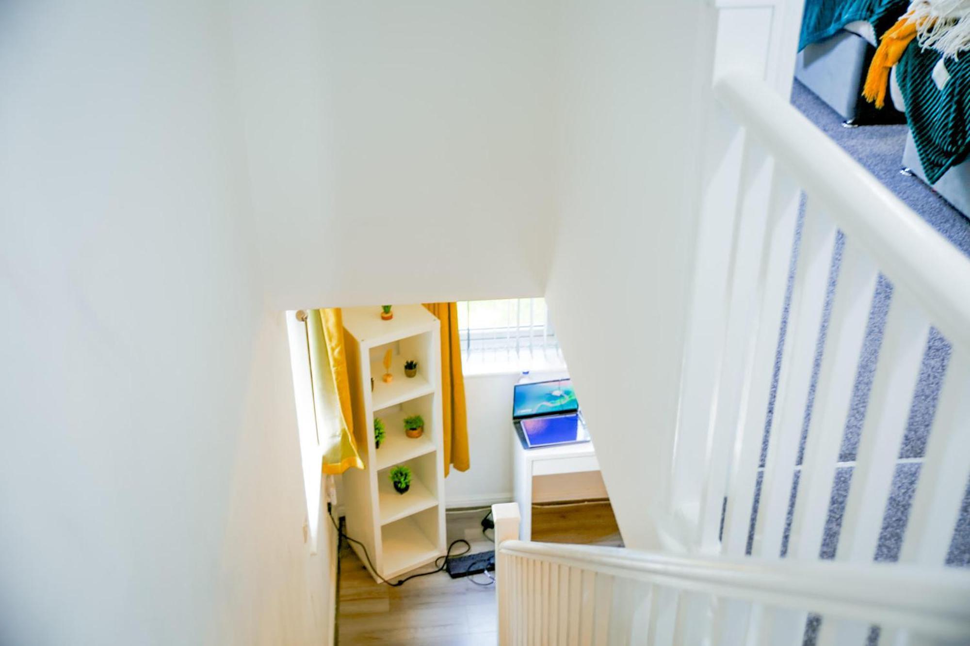 Vakantiehuis The Wynne House - 3 Bedroom Luxury House With 5 Beds & Free Parking Near Centre, And A Walking Distance To The Etihad Stadium & Coop Live Arena